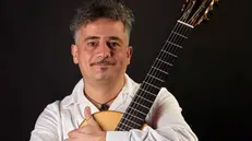 Antonio D'Alessandro, chitarrista bresciano e direttore del Museo degli strumenti musicali