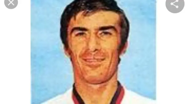 Giuseppe Tomasini con la maglia del Cagliari