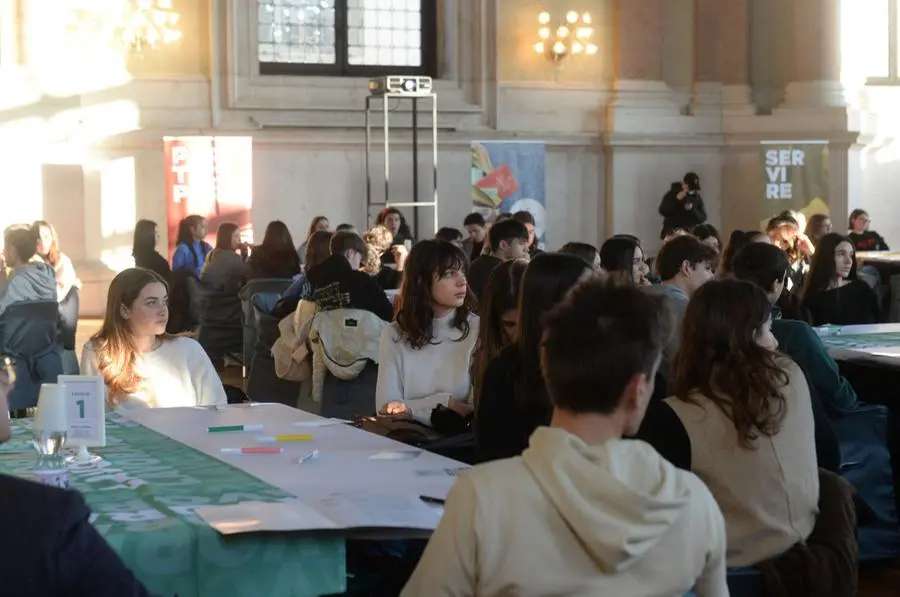 nel salone Vanvitelliano in Loggia, 140 studenti da 15 scuole superiori di Brescia e provincia