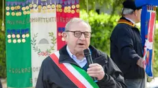 Il sindaco Pietro Sturla con la fascia tricolore - Foto © www.giornaledibrescia.it