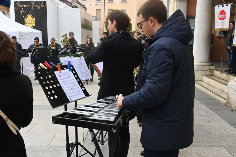 Lonato accoglie In piazza con noi