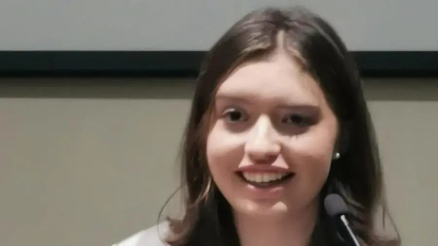 Rita Ruffini, 15 anni, ha pubblicato un romanzo dal titolo «La penna di Eliza Domini» - Foto © www.giornaledibrescia.it