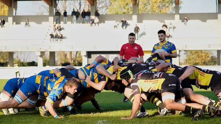 Una mischia tra il Calvisano e il Torino nella partita del 19 novembre scorso - Foto New Reporter Perteghella © www.giornaledibrescia.it
