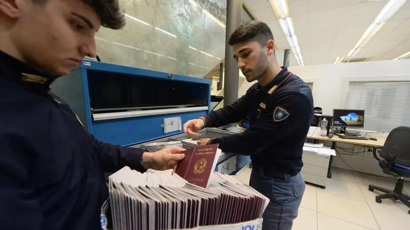 I passaporti non ritirati in Questura © www.giornaledibrescia.it