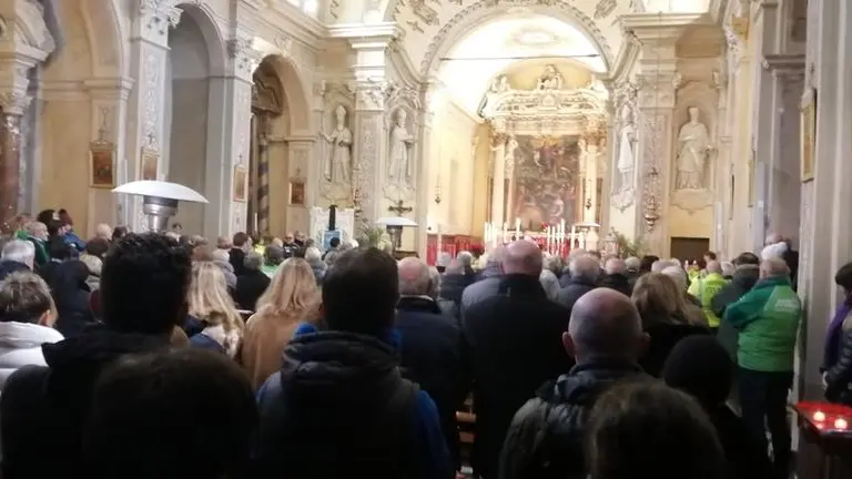 Folla in chiesa per l'ultimo saluto a Elio Forti
