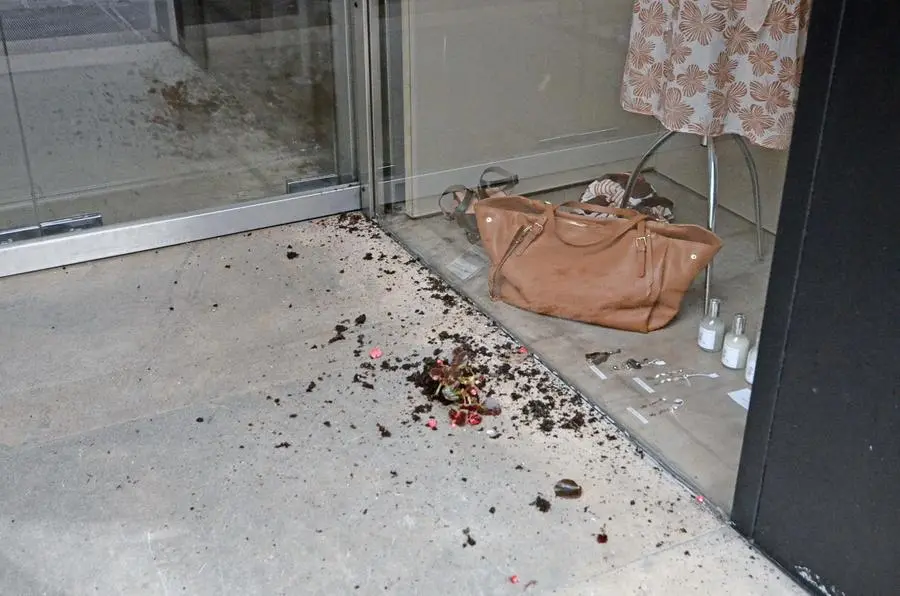 Il raid vandalico in corso Magenta