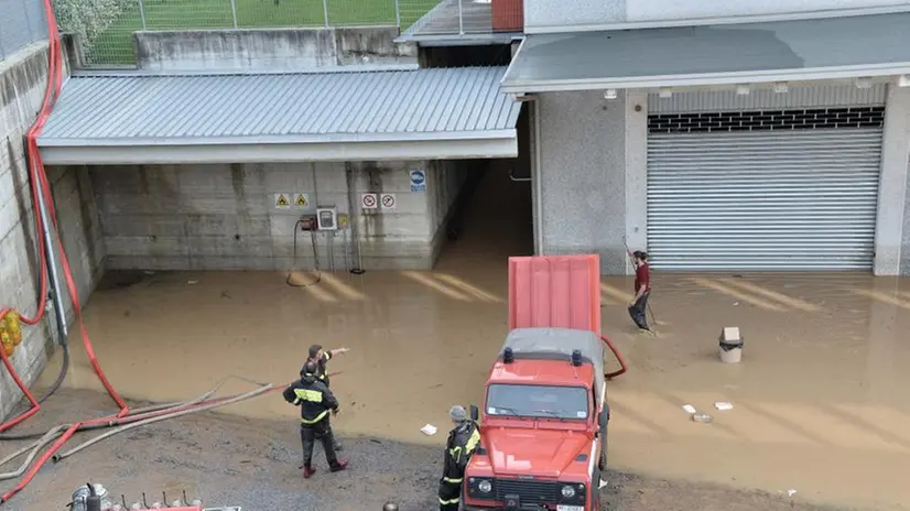 Esondato il Gandovere, azienda allagata