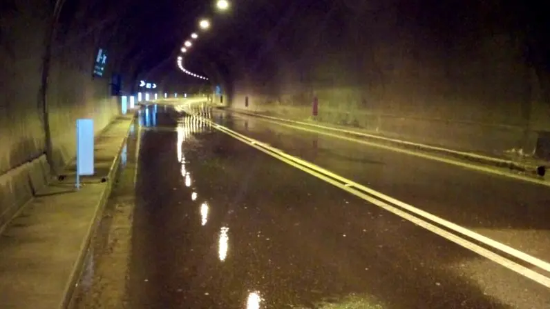 Voragine sulla Provinciale 510, strada chiusa