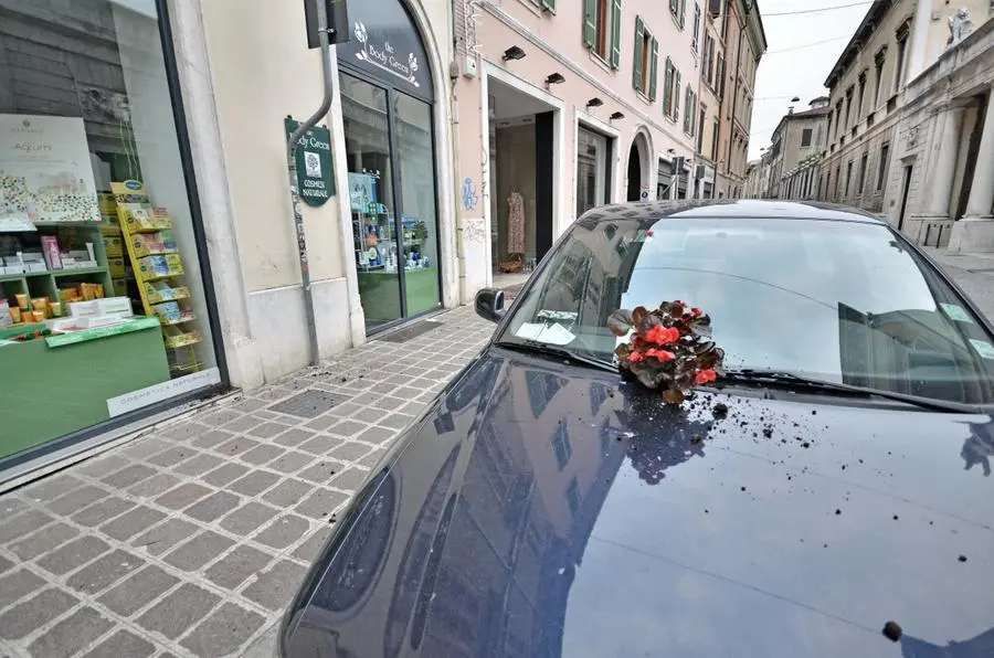 Il raid vandalico in corso Magenta
