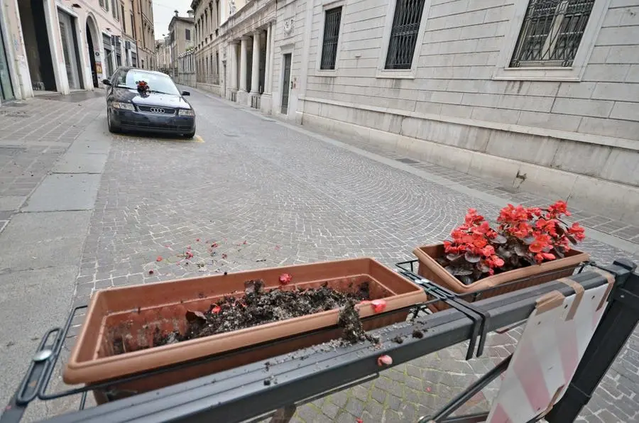 Il raid vandalico in corso Magenta