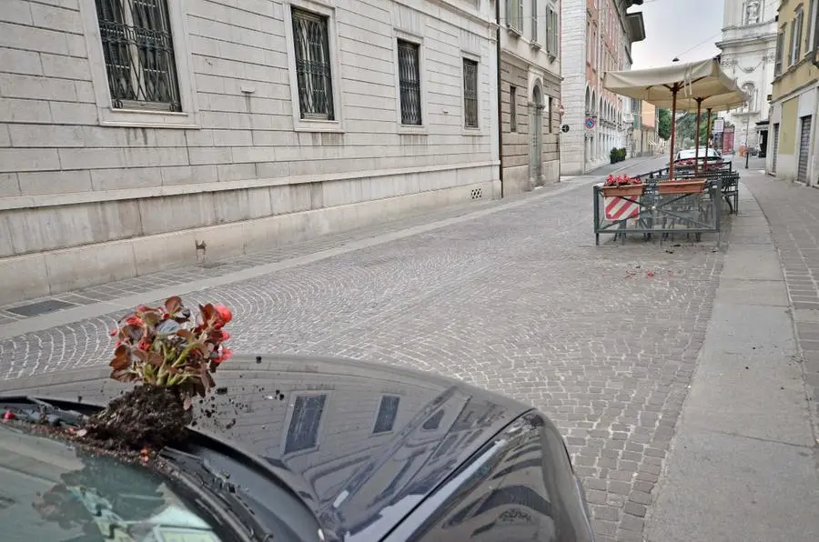 Il raid vandalico in corso Magenta
