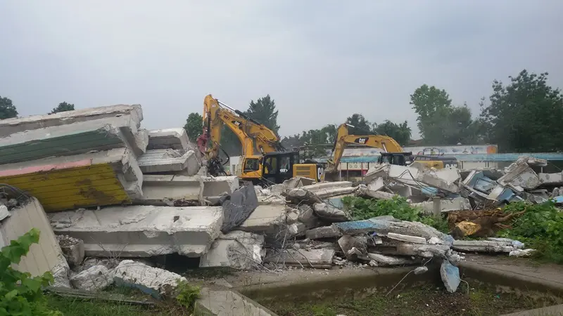 Demolito l'asilo di via Nenni a Bagnolo