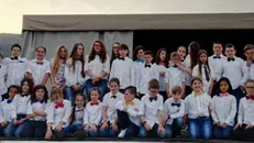 Il coro «Bianche note», diretto dal maestro Cesare