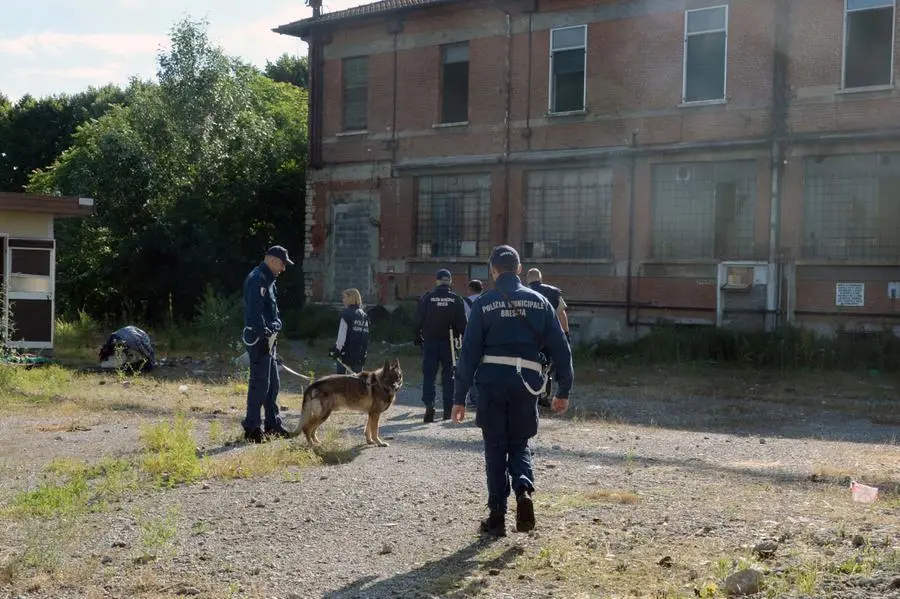 Via Eritrea, Polizia Locale sgombera l'ex Bisider