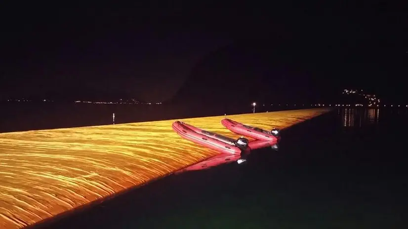 The Floating Piers nella notte della manutenzione