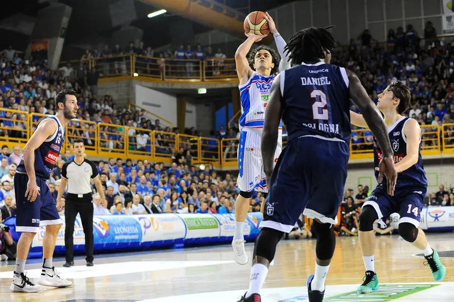 Centrale del latte - Fortitudo 76-58