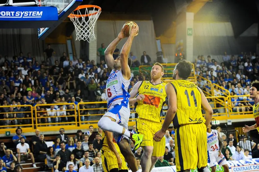 Centrale del latte-Scafati 82-72