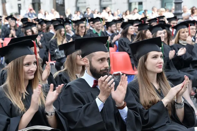 «Ad maiora!», festa di laurea in piazza Loggia