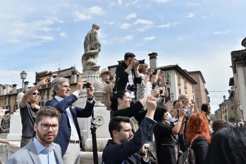 Festa di laurea, il corteo in centro storico