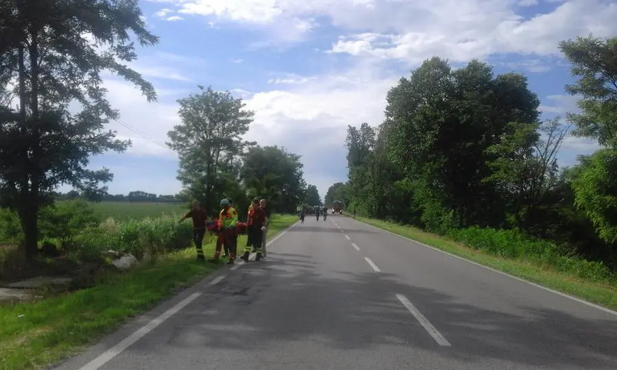 Montirone, auto fuori strada: 4 bimbi feriti