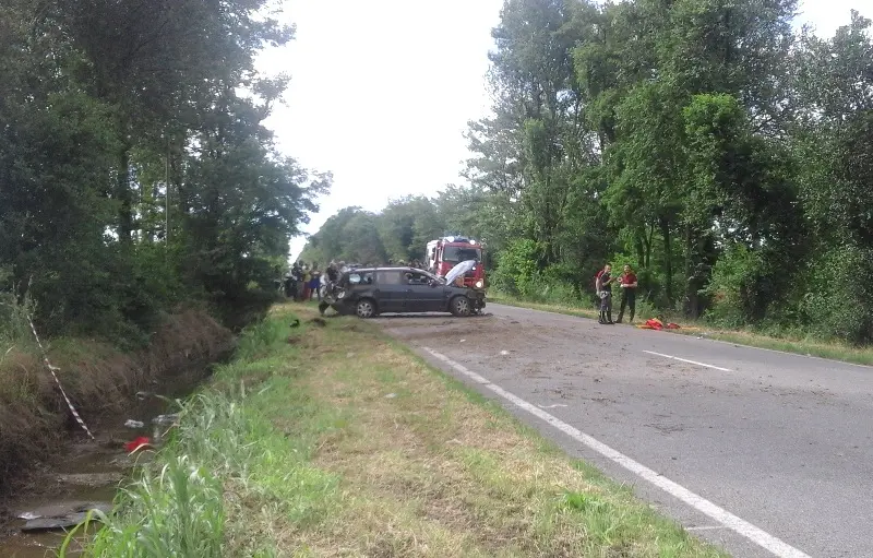 Montirone, auto fuori strada: 4 bimbi feriti