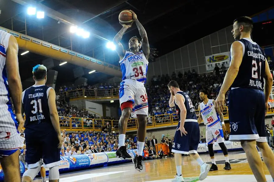 Centrale del latte - Fortitudo 76-58