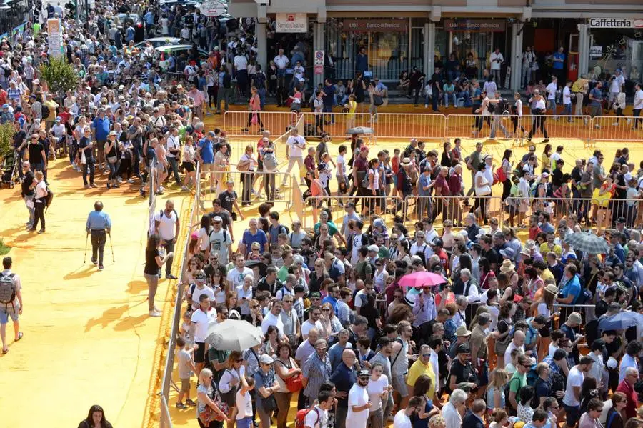 Pienone e malori a The Floating Piers