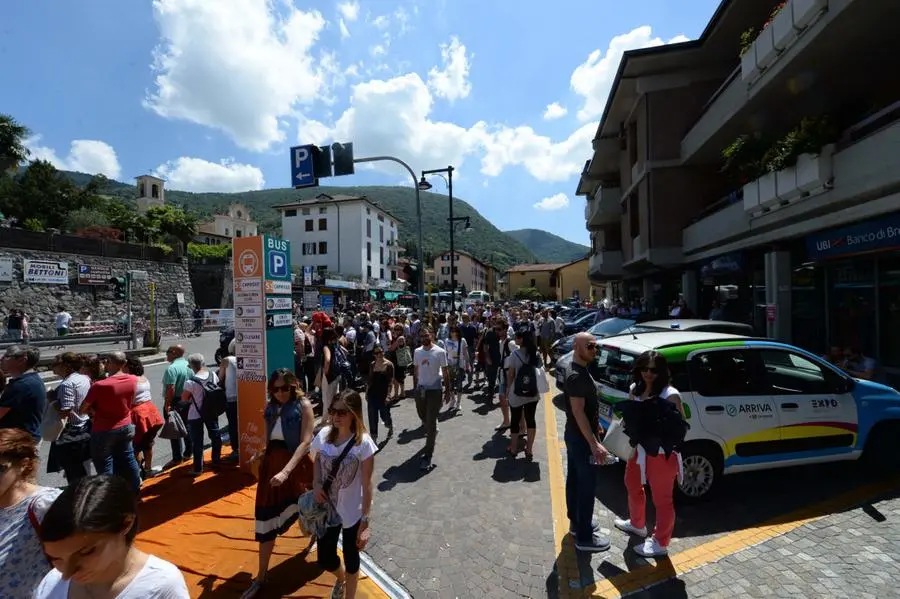 Pienone e malori a The Floating Piers