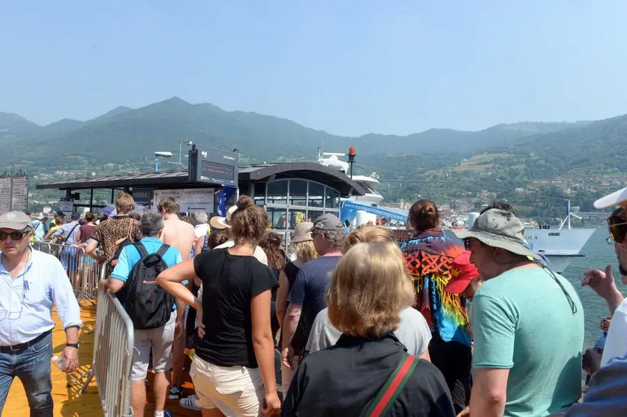 The Floating Piers, la Cenerentola del Sebino chiude a mezzanotte