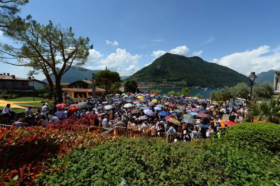 Pienone e malori a The Floating Piers