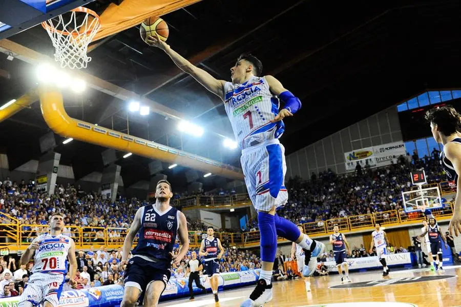 Centrale del latte - Fortitudo 76-58