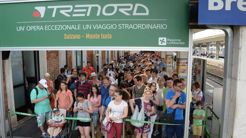 La stazione affollata fin dalle prime ore del mattino