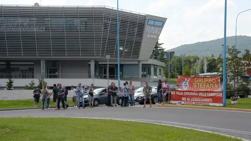 Stefana, la protesta dei dipendenti di via Bologna a Nave