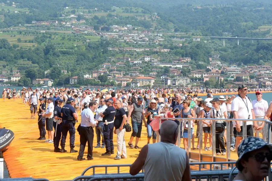 The Floating Piers, la Cenerentola del Sebino chiude a mezzanotte