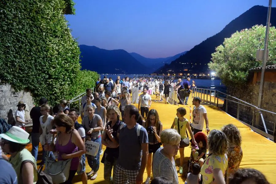 The Floating Piers, la Cenerentola del Sebino chiude a mezzanotte