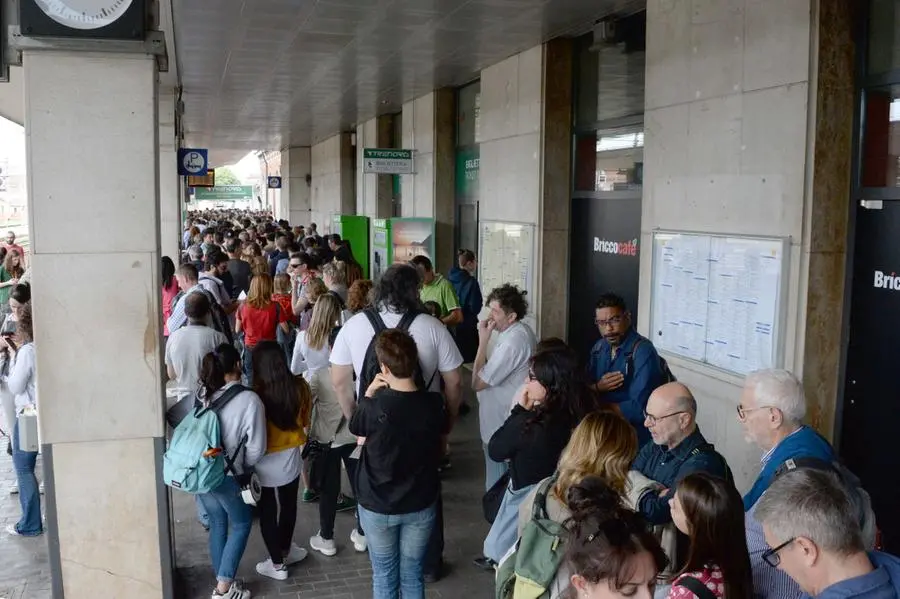 Treni, giornata nera per The Floating Piers