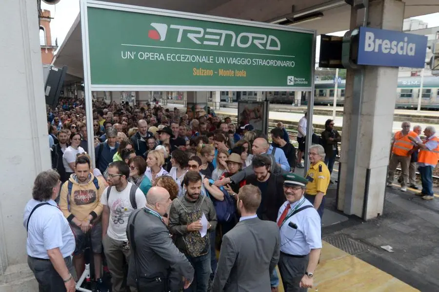 Treni, giornata nera per The Floating Piers