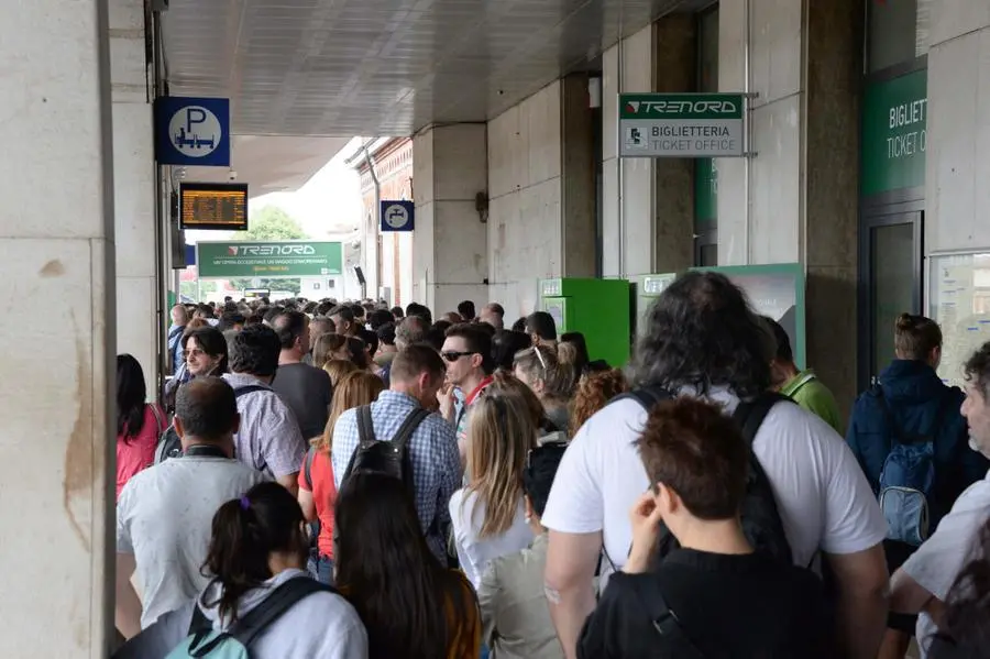 Treni, giornata nera per The Floating Piers