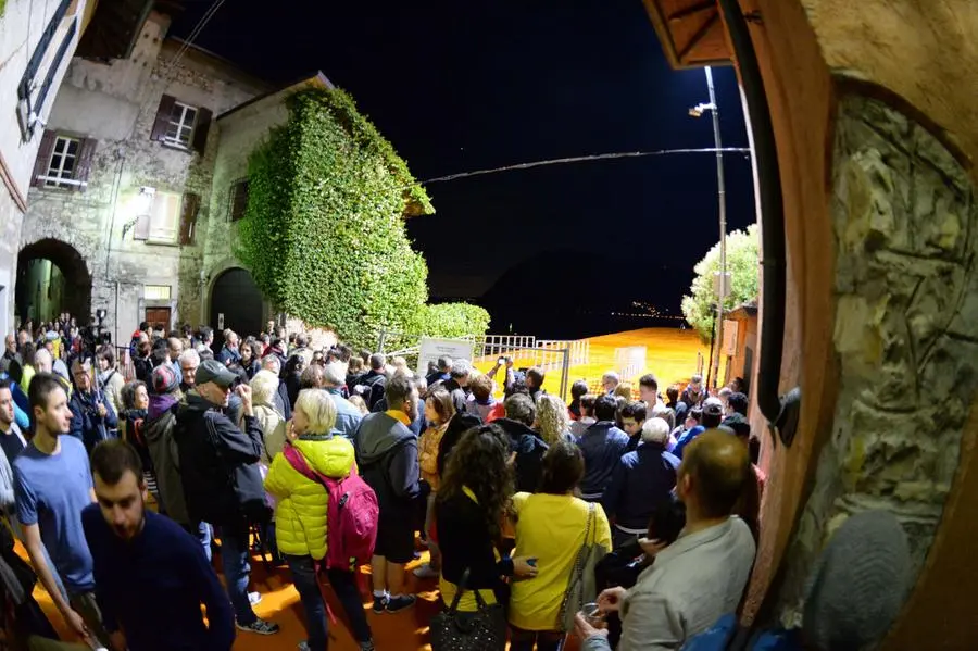 Notte insonne in attesa di The Floating Piers