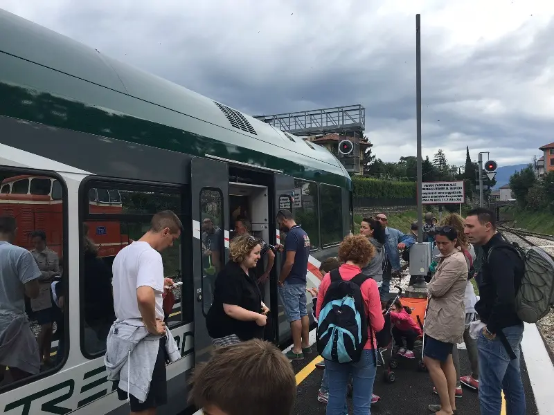 Treni bloccati: disagi e rabbia