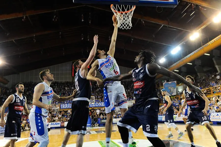 Centrale del latte - Fortitudo 76-58