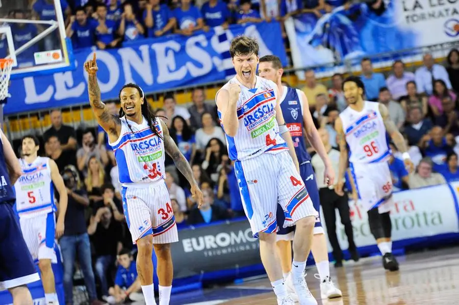 Centrale del latte - Fortitudo 76-58