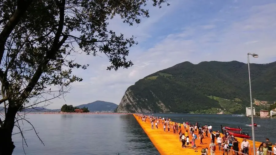 L'assalto (pacifico) a The Floating Piers