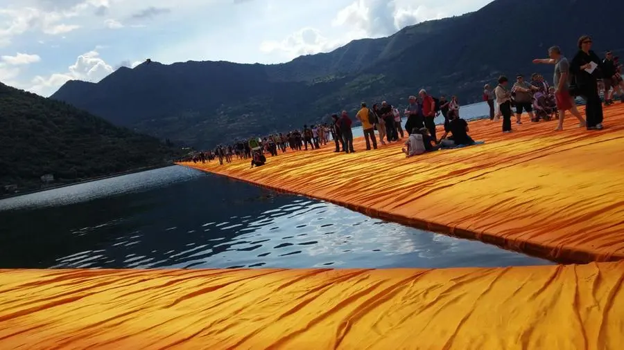 L'assalto (pacifico) a The Floating Piers