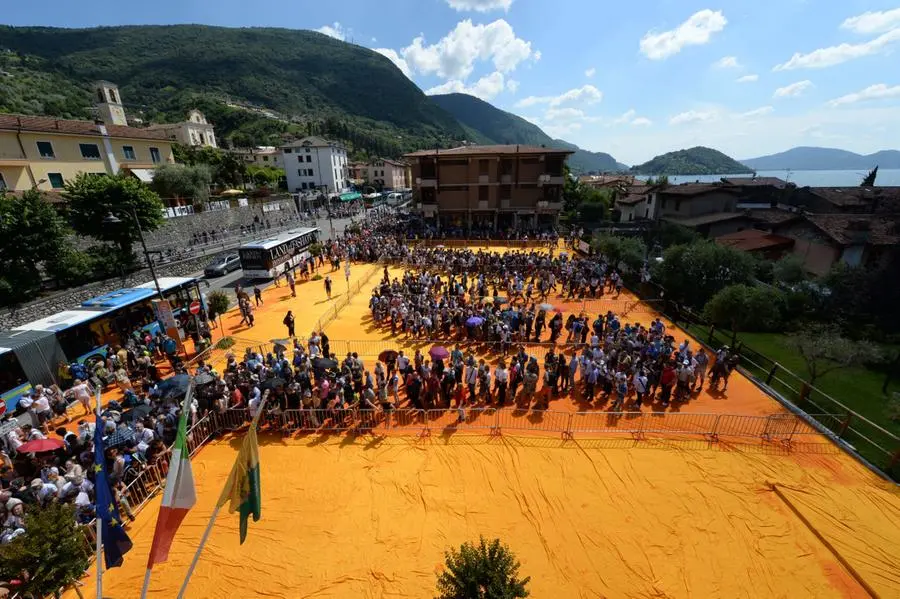 Pienone e malori a The Floating Piers