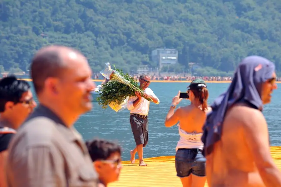 The Floating Piers, la Cenerentola del Sebino chiude a mezzanotte