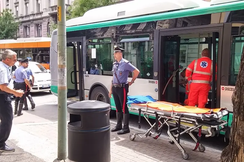 Via Solferino, rissa in quota rosa a bordo bus