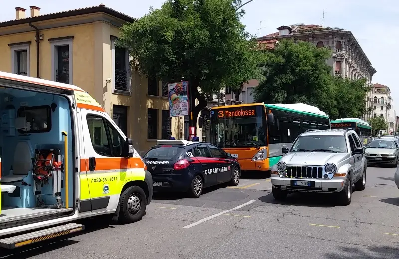 Via Solferino, rissa in quota rosa a bordo bus