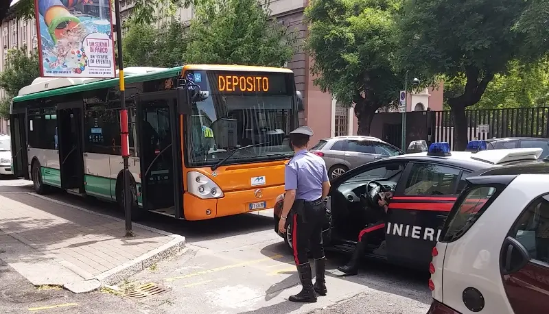 Via Solferino, rissa in quota rosa a bordo bus