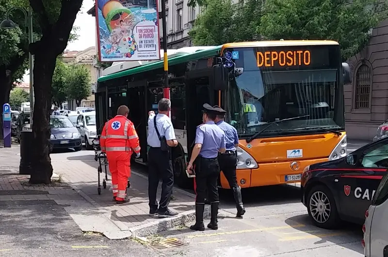 Via Solferino, rissa in quota rosa a bordo bus